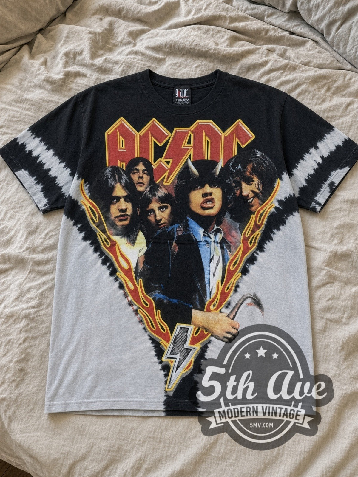 AC/DC – Highway to Hell Flame V Black Grey Tie-Dye – Vintage Band T-Shirt