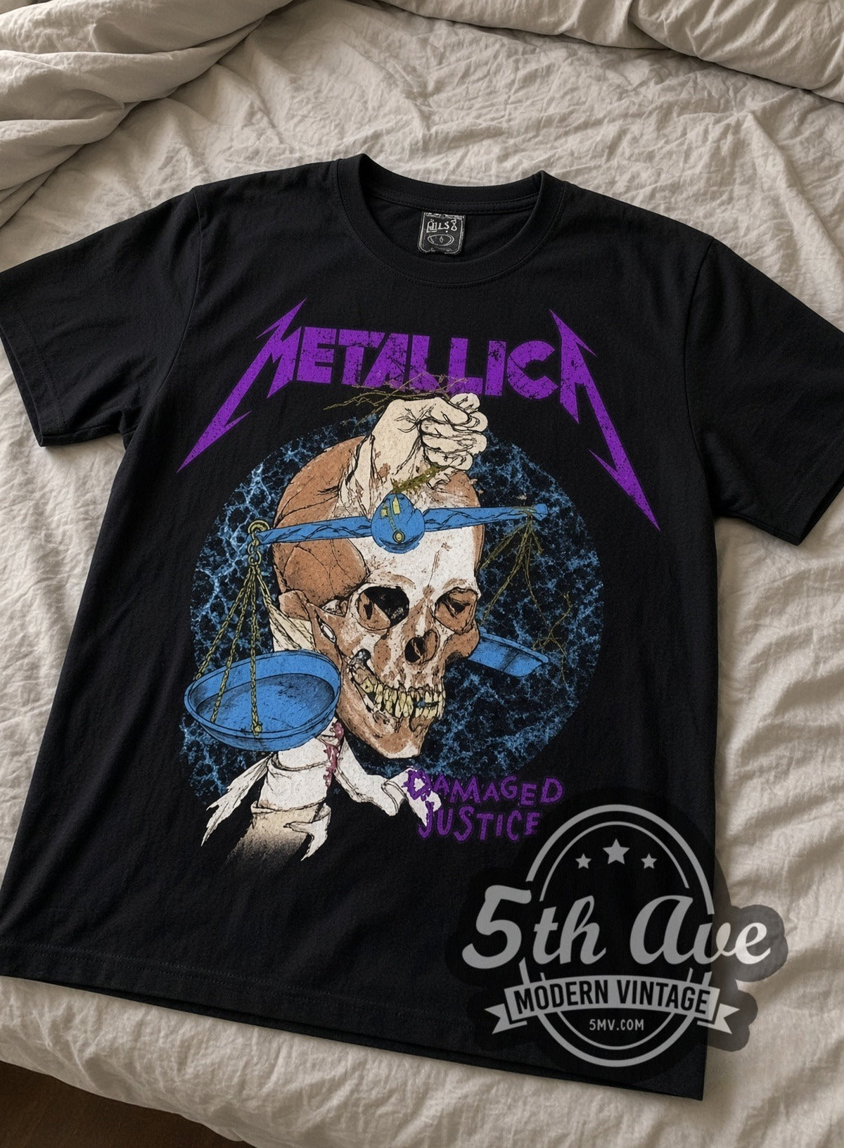 Metallica – Damaged Justice Skull Scales – Vintage Band T-Shirt