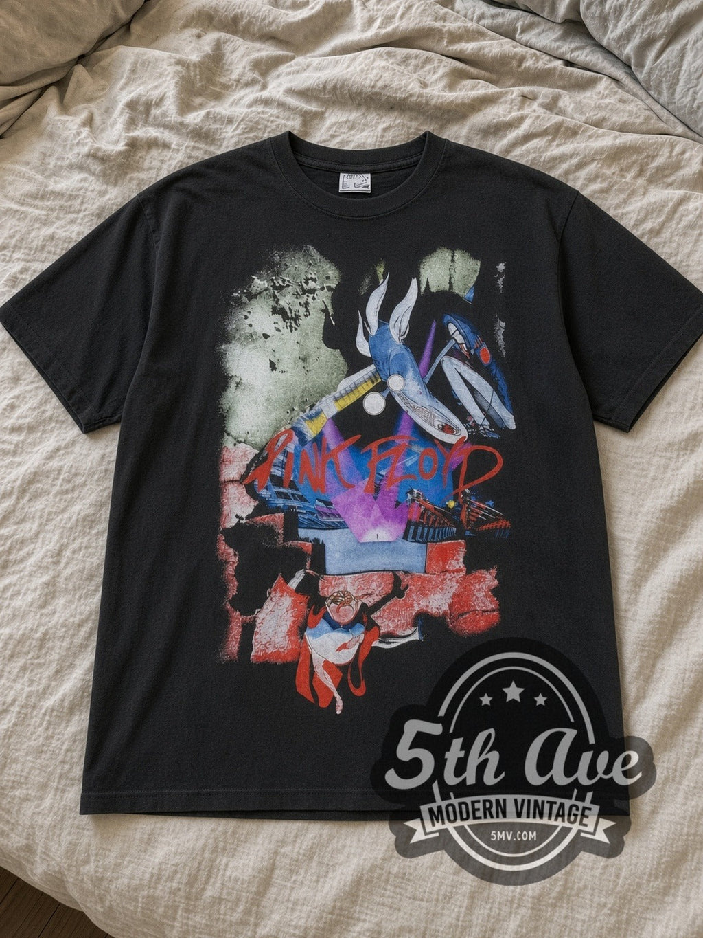 Pink Floyd – The Wall Movie Collage Judge – Vintage Band T-Shirt
