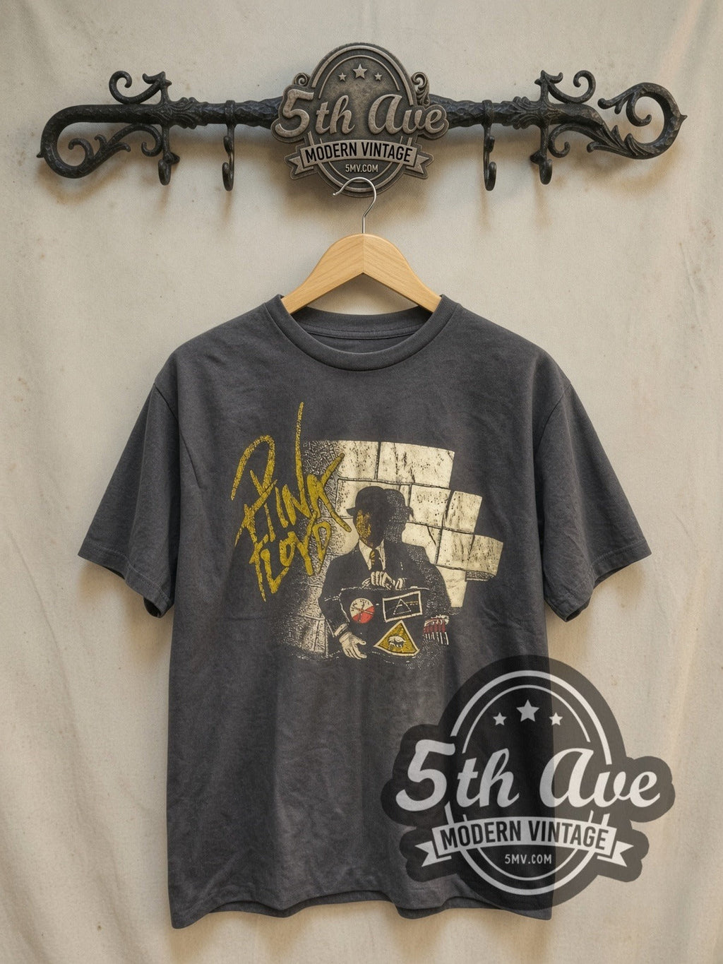 Pink Floyd – Wall and Derby Figure – Vintage Band T-Shirt