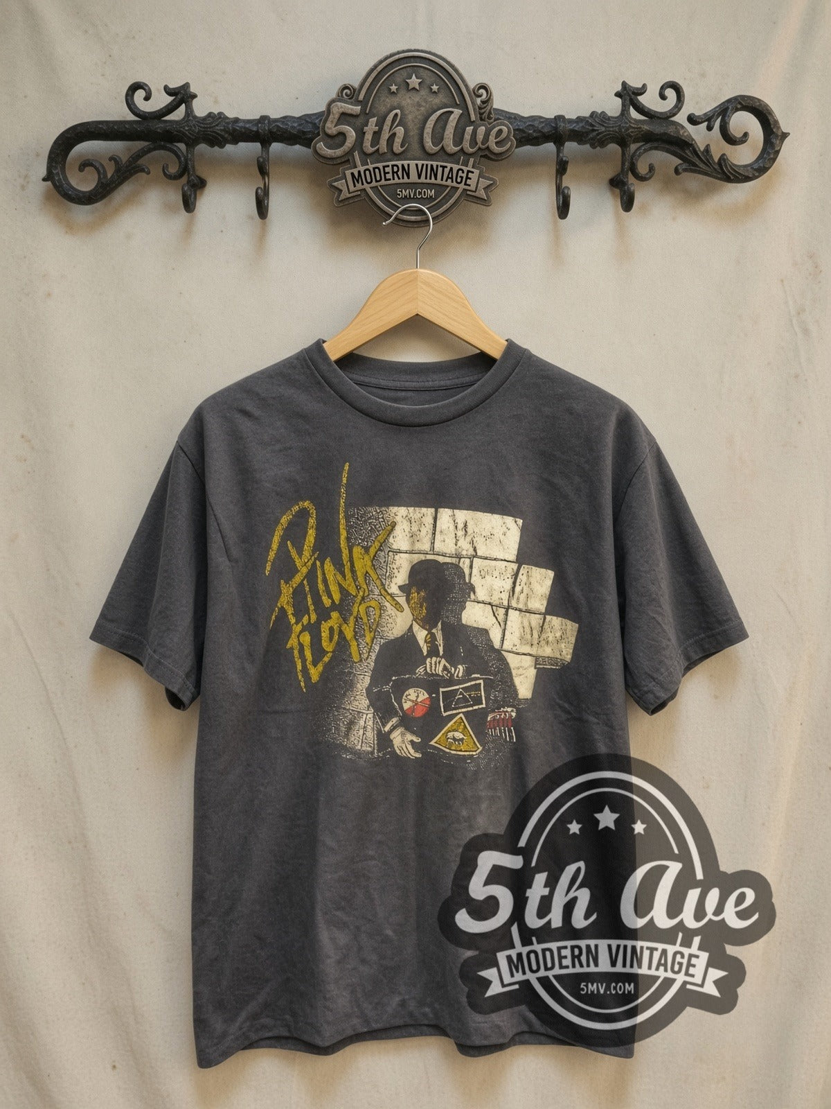 Pink Floyd – Wall and Derby Figure – Vintage Band T-Shirt